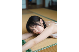 坂倉花、ヘルシーな肌見せ姿で畳にごろん！バリエーション豊かな衣装で新たな魅力が光る 画像