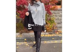 一枚で華やか！大胆なハイネックトップスは、時短とオシャレを両立する大人オシャレの神アイテム【40代の毎日コーデ】