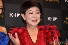 美川憲一が全力ダッシュ 若かりし頃の写真話題「新鮮でビックリ」「地面から浮いてる」 画像