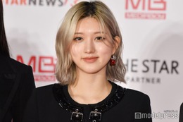 IVEガウル、華やかベアトップドレス姿に熱視線「完璧なスタイル」「ため息が出るほど素敵」