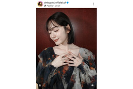 鈴木愛理、色白の美デコルテ際立つ衣装SHOTをファン絶賛「めっちゃ可愛い」「エレガント」