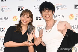 藤本美貴、家族旅行でセドナへ 夫・庄司智春との日の出バックの2ショット公開「御利益ありそう」「神々しい」 画像