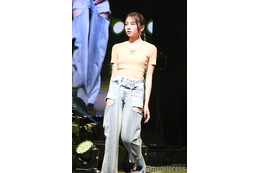 「今日好き」土屋惺来、クロップド丈×サイドカットデニムから美スタイル輝く「脚長すぎ」「見惚れた」と反響【学生ランウェイ】 画像