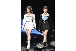 「今日好き」双子・早坂ゆう＆あい、ミニスカリンクコーデで美脚披露「遺伝子強すぎ」「スタイル抜群」と話題【学生ランウェイ】 画像