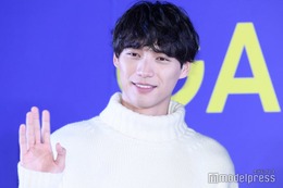 福士蒼汰、肉体美際立つ筋トレ姿に「顔と腕の幅がほぼ同じ」「爽やかな顔とのギャップすごい」と反響 画像