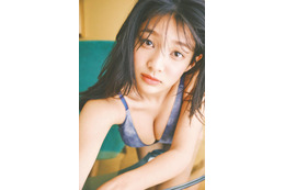 虹咲カリナ、美ボディが眩しい水着SHOT披露！18歳のあどけなさ＆エキゾチックな美しさで魅せる