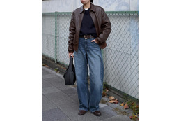 大HIT【ユニクロ】カーブジーンズの冬のハンサムスタイル。レザージャケットはブラウンならハード過ぎない着こなしに【40代の毎日コーデ】