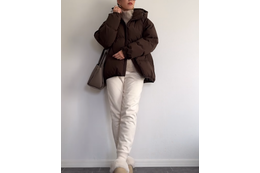 脱・着太りにやっぱり頼れる【ユニクロ】。真冬の屋外イベントも怖くない、防寒と美シルエットを両立したダウンコーデ【40代の毎日コーデ】