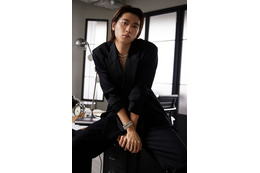 庄司浩平、圧倒的スタイル魅せる「GIANNA HOMMES」W表紙に登場 画像