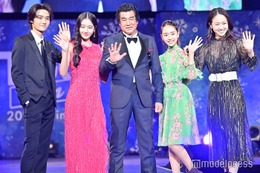 藤岡舞衣、父・藤岡弘、＆兄姉との18歳バースデー家族ショット公開「美形家族」「パパとの距離感素敵」