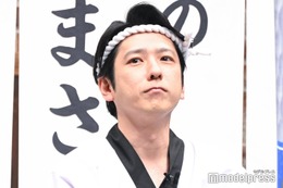 二宮和也、“酒場の大将”姿で会見登場 睨みの表情で役作り「フェイスがベビーなもので」 画像