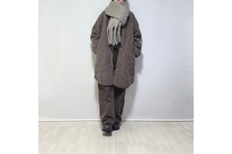 ブラウン×ベージュで鮮度アップ。軽くて暖かいボアコートの防寒スタイル【40代の毎日コーデ】