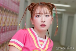 平成フラミンゴNICO、親友の人気歌手と制服ディズニー満喫「2人とも可愛すぎる」「尊い」と反響 画像