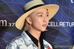 BTS・RM、肉体美際立つ筋トレ中ショット話題「タトゥー？」「彫刻のような美しさ」 画像