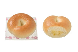 セブン新作「もっちり食感のチーズベーグル」“究極のもっちり”＆濃厚チーズとろけ出す蒸し器仕上げ