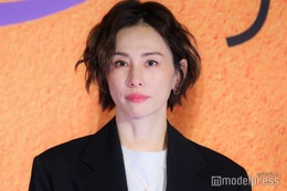 米倉涼子、久々の公の場・不起訴処分後初 大物俳優からの気遣いに涙堪える「一生懸命立っています」