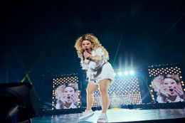 渡辺直美、ピン芸人史上初の東京ドーム公演完売 “内容非公開”のまま45,000人集結→コント・音楽・ミュージカルで沸かせる【渡辺直美 (20) in 東京ドーム】