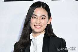 八木莉可子、タキシード×ミニ丈衣装で美脚披露 学生時代のバレンタイン秘話明かす「たくさん作った思い出が」 【ディオール バンブー パビリオン】 画像