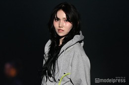 IS:SUE・NANO（釼持菜乃）抜群スタイル＆ニヤリと微笑む表情にファン釘付け「かっこよすぎる」「撃ち抜かれた」【TGCあいち・なごや2026】 画像