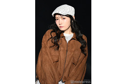 ≠ME鈴木瞳美、ブラウン×白コーデで美脚スラリ クールな表情に「いつもと雰囲気違う」「お人形さんみたい」の声【TGCあいち・なごや2026】 画像