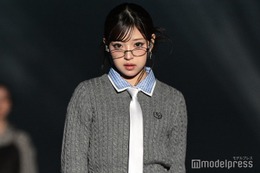 MINAMI、白レースタイツ＆ネクタイがポイント 笑顔封印でモードな雰囲気【TGCあいち・なごや2026】 画像