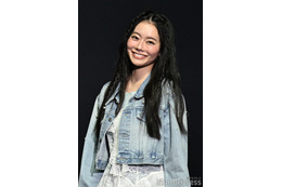 なごみ、レースワンピから美脚チラリ デニムレイヤードで軽やかコーデ【TGCあいち・なごや2026】