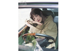 山下美月、大人な黒オフショル纏う「CanCam」“きれいめお姉さん”特集号表紙に登場