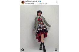 鈴木愛理、ほっそりウエスト披露のチェック衣装SHOTに反響「アイドルだね」「いつまでも可愛い」