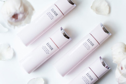 キーワードは「科学的透明感」。もはや国民的スキンケア、エリクシールの新美白化粧水・乳液が「眩しいほどに」進化