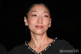 安藤サクラ、人気韓国女優2人との写真が話題 夫・柄本佑らも登場“メモリアル動画”に「豪華すぎる」「映画みたい」の声