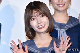 元日向坂46メンバー、素肌輝くキャミワンピ姿 “初ソロ海外”写真に反響「透明感すごい」「デコルテ綺麗すぎる」 画像