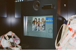 IVE妹分・KiiiKiii、お忍びで東京・原宿に 日本プリクラを体験