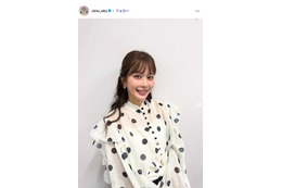 沖田愛加アナ、美脚輝くミニスカ衣装姿にファン歓喜「春らしくて素敵」「可愛すぎ」 画像