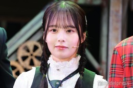 乃木坂46佐藤璃果、スラリ美脚際立つミニスカコーデ披露「大人っぽい」「頭身バランスがすごい」と絶賛の声 画像