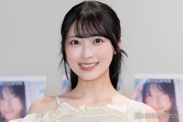 AKB48佐藤綺星、ミニスカ制服姿×おさげ髪ショットが話題「似合いすぎ」「絶対クラスのマドンナ」