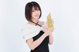 えなこ“2025年最も多くの表紙を飾った人”に決定 2年連続1位で初の殿堂入り【第3回トップカバーアワード／受賞者一覧】
