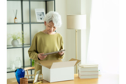 夫が亡くなったことを忘れてしまった！？「お父さんはまだ会社？」「お父さんの服がない！」認知症の義母に現れた異変。どう対応すれば？