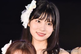 元AKB48メンバー、美脚ライン輝く透け感タイツ×ショーパン姿に熱視線「完璧スタイル」「脚長い」