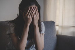 「低学歴がうつるから近づくな」と言われて…。母を馬鹿にする娘、そして院卒エリート夫の異常な“学歴ハラスメント”の実態とは