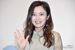 小島瑠璃子、2歳息子とカウンター寿司へ 密着ショットに「お子さんの髪色綺麗」「可愛い親子」と反響 画像