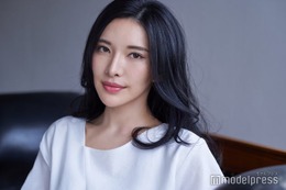 “世界一のグラビア雑誌”表紙も飾った4児のママ・紗世「VOGUE UKRAINE」に登場「また一つ夢が叶いました」