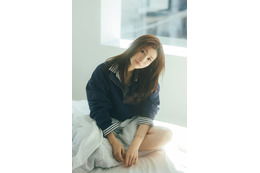 生見愛瑠「週刊FLASH」表紙登場 グラビアで柔らかな表情披露