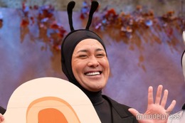 くりぃむ有田、約20年ぶりコントテレビ番組始動で奇抜アリ姿に Snow Man深澤辰哉らと現代社会の孤独描く【アリフォルニア】