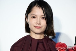 宮崎あおい、ハイトーンヘアで印象ガラリ パリでの動画に「豊臣兄弟！と全然違う」「いつまでも美しい」の声 画像