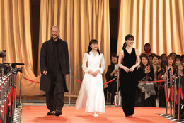 「８番出口」河内大和、ブレイズヘアで登場 中島瑠菜＆白山乃愛も艶やか衣装着こなす【第49回日本アカデミー賞】