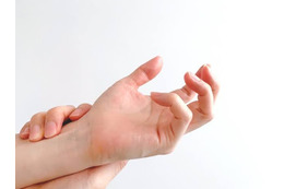 「朝、指がこわばる」どうせ更年期だろうと放置していた40代女性が「病院で告げられた診断」とは