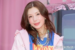 仲里依紗、銀座に“ピンク空間”プロデュース「自宅みたいな感じ」ヒョウ柄×ピンクのコラボカーは「一応気を遣いました」 画像