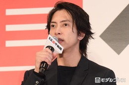 シソンヌ長谷川、山下智久の“芸人並み”アドリブ量に驚き 共演者同士の仲良し秘話も「学校みたい」【正直不動産】 画像