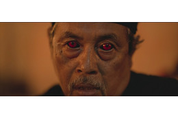 縄を引く老婆と赤い目の老人…恐怖の様相捉える『サトウキビは知っている』本編映像