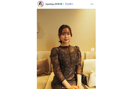 水ダウ「名探偵津田」キスシーン話題の美女、美肌輝くノースリドレス姿公開「プリンセスみたい」「うっとりする美しさ」の声 画像